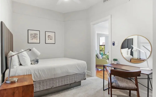 photo 2 of 3BR Comfy & Bright Apt in North Center