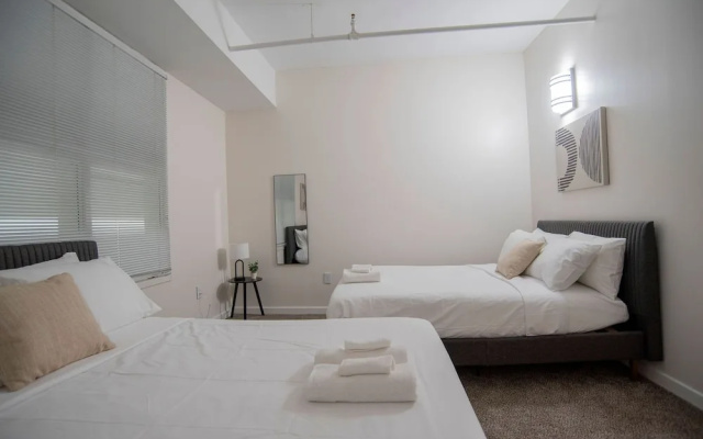 photo 4 of 3BR CozySuites TheBlock Skybridge Access