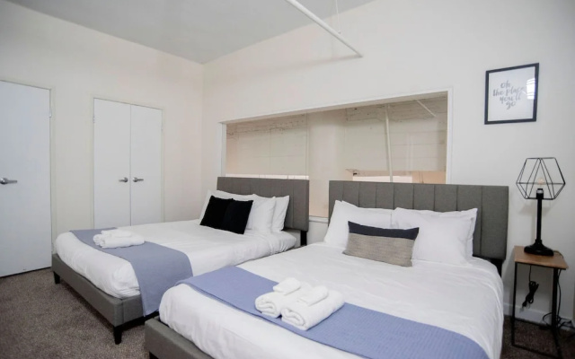 photo 5 of 3BR CozySuites TheBlock-SkybridgeAccess2