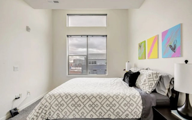 photo 2 of 3BR Downtown Loft Financial District