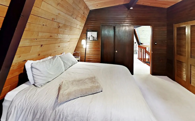 photo 4 of 3br Gem, Walk To Tahoe House Bakery 3 Bedroom Cabin
