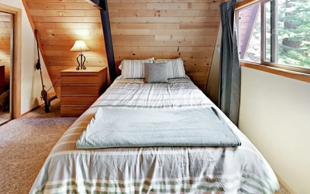 photo 5 of 3br Gem, Walk To Tahoe House Bakery 3 Bedroom Cabin