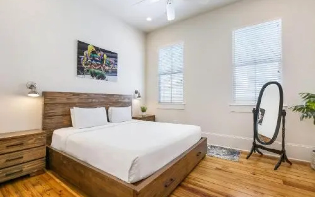 photo 5 of 3BR Loft on Carondelet by Hosteeva
