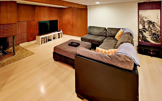 photo 2 of 3BR Mountain View House in Seattle by RedAwning