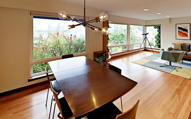 photo 3 of 3BR Mountain View House in Seattle by RedAwning