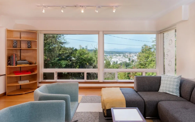 photo 5 of 3BR Mountain View House in Seattle by RedAwning
