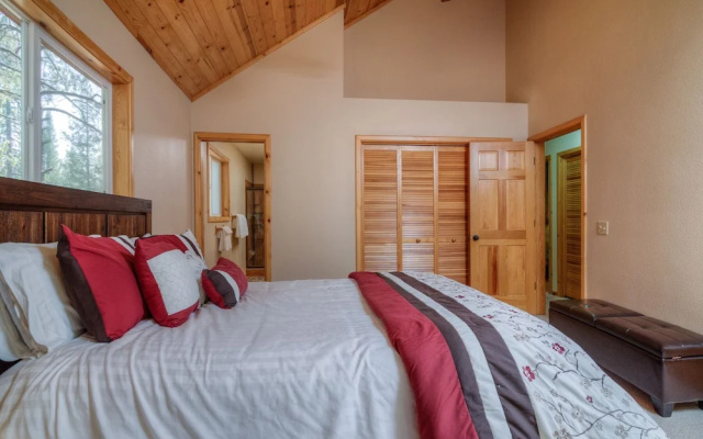 photo 5 of 3BR Pine Forest House in Truckee Tahoe Donner by RedAwning