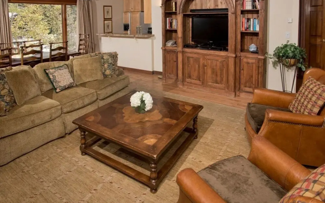photo 2 of 3BR Residence w/ Cozy Fire Place - Lodge at Vail by RedAwning - Save 20% on 7+ Nights!