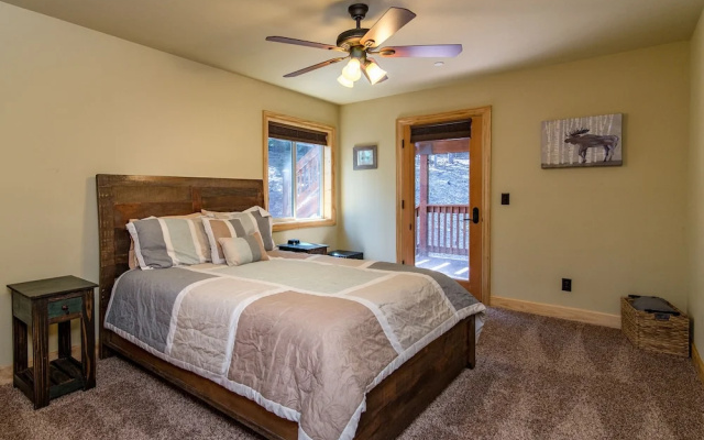 photo 4 of 3br W/ Hot Tub, Fireplace, & Grill 3 Bedroom Home