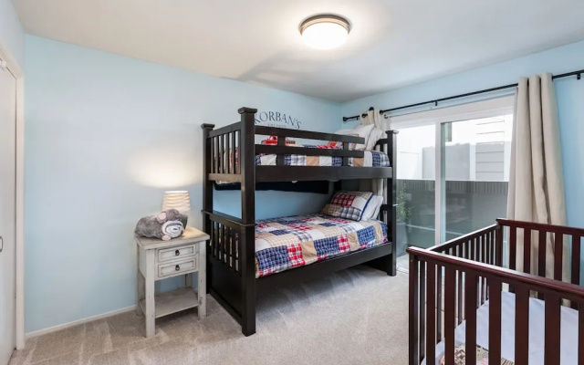 photo 5 of 3br W/ Patio & Grill - 1 Mile To Beach & Pier Ave 3 Bedroom Townhouse