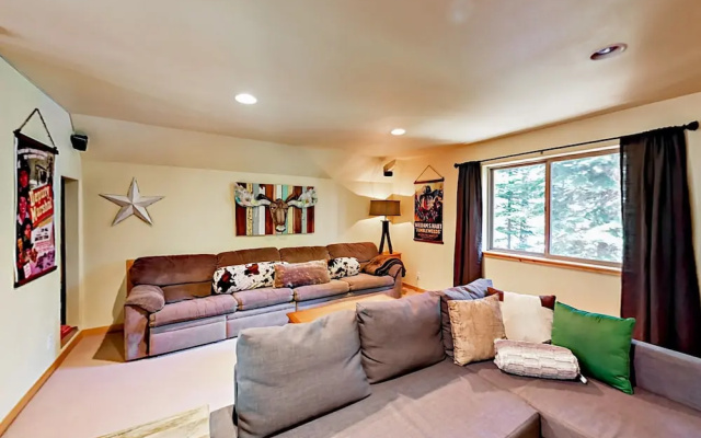 photo 3 of 3br/2.5ba Lake  3 Bedroom Home
