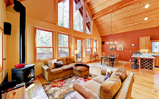 photo 5 of 3br/2.5ba Lake  3 Bedroom Home