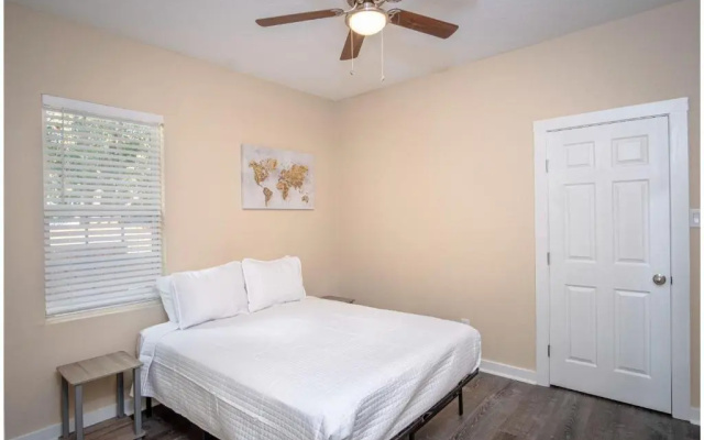 photo 2 of 3BR2BA Remodeled House Near Downtown