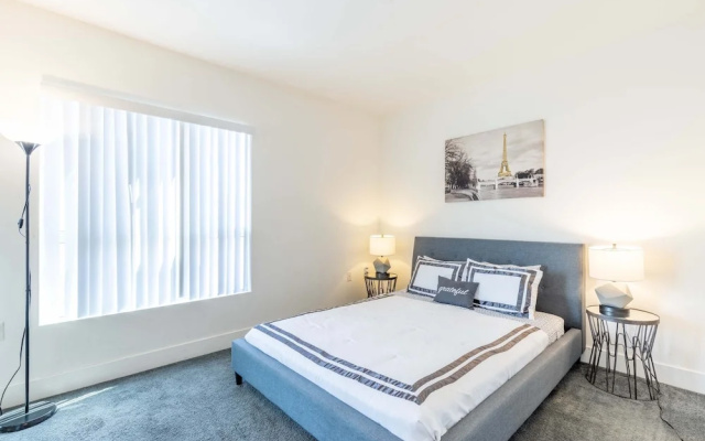 photo 2 of 3br/3ba Fully Furnished Apartment In Hollywood 3 Bedroom Apts by RedAwning