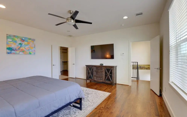 photo 5 of 3-story Home Near NRG Stadium, Museums & Nightlife