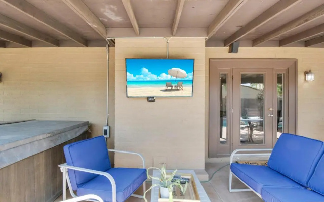 photo 2 of 4 bdr, Two Master suite, billiards & desert oasis pool