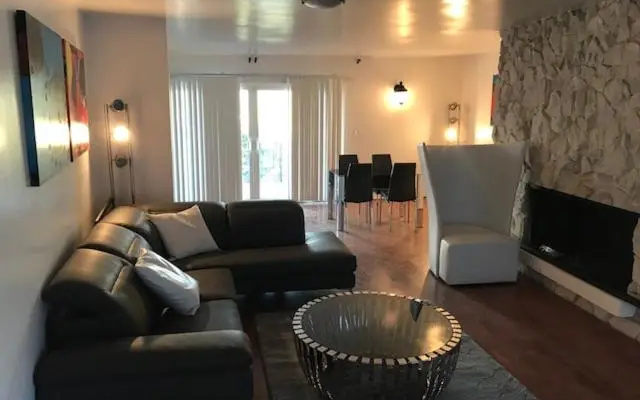 photo 2 of 4 bedroom and 3 bath home close to universal studio and Hollywood