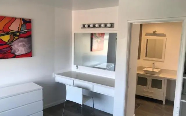 photo 5 of 4 bedroom and 3 bath home close to universal studio and Hollywood