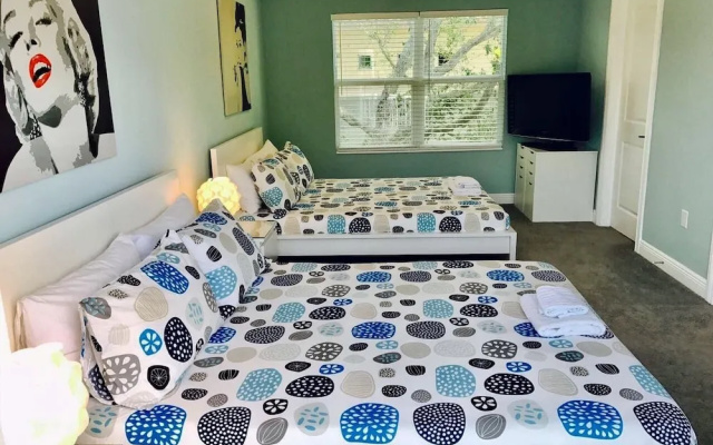 photo 2 of 4 Bedroom Home by Ideal Experience VR