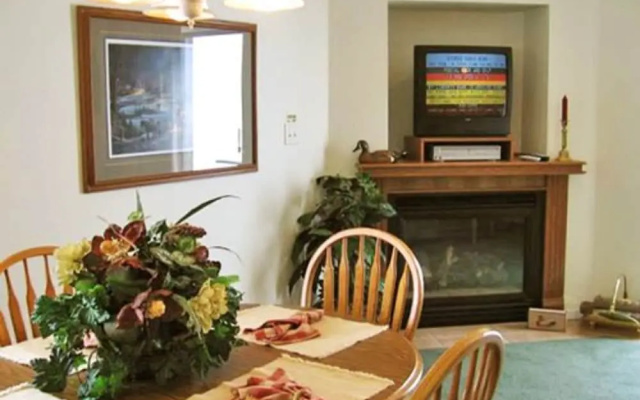 photo 4 of 4 Bedroom House- Rustic Style Next to Spirit Lake