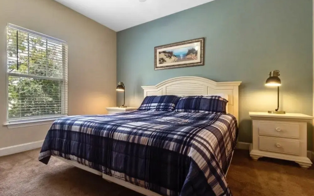 photo 2 of 4 Bedrooms S / Lucaya Village Townhouse by RedAwning