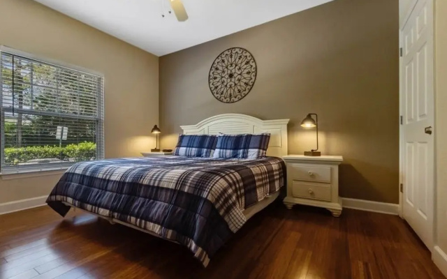 photo 3 of 4 Bedrooms S / Lucaya Village Townhouse by RedAwning