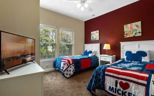 photo 4 of 4 Bedrooms S / Lucaya Village Townhouse by RedAwning
