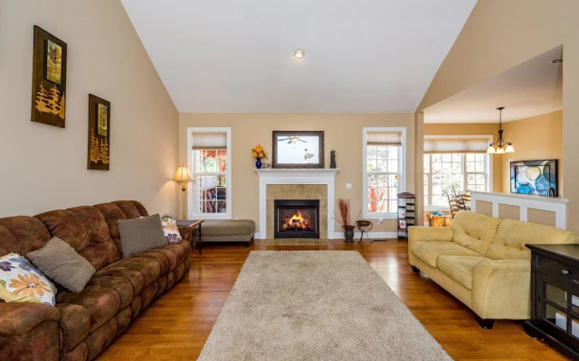 photo 3 of 40 Charles Marlowe Drive Home 4 Bedrooms 3 Bathrooms Home