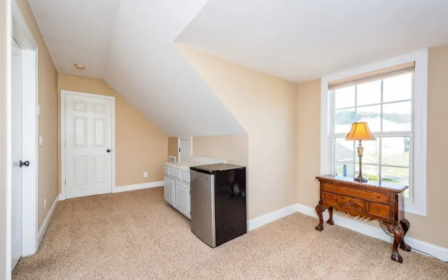 photo 5 of 40 Charles Marlowe Drive Home 4 Bedrooms 3 Bathrooms Home
