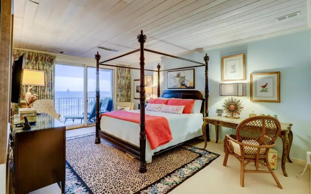 photo 3 of 4002 Turtle Lane 3 BR Oceanfront Sea Pin