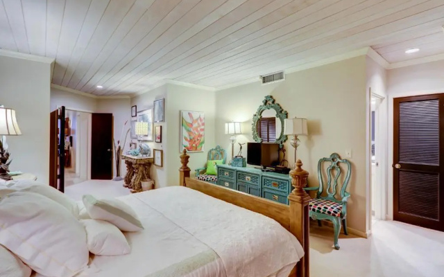photo 5 of 4002 Turtle Lane 3 BR Oceanfront Sea Pin