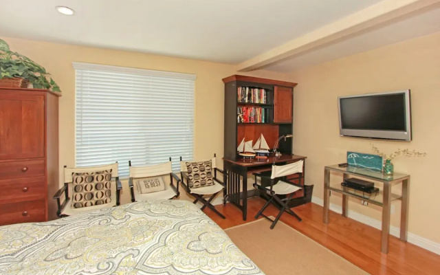 photo 4 of 406 E Ocean Front B 68132 by RedAwning