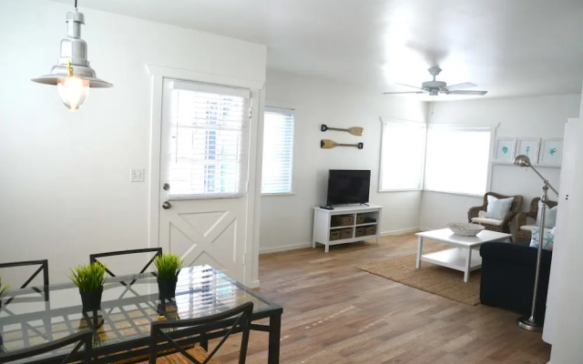 photo 4 of 40th St AB (68418) - 4 Br townhouse by RedAwning