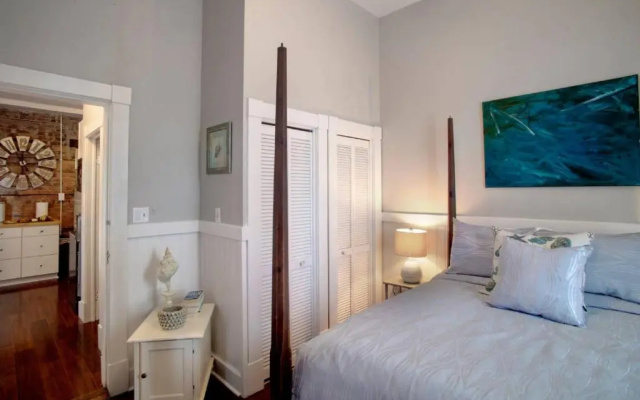 photo 2 of 414 Waldburg A · Newly Renovated Apt with outdoor space!