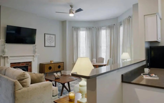 photo 2 of 414B Waldburg st · 2 Bedroom Oasis near Forsyth Park