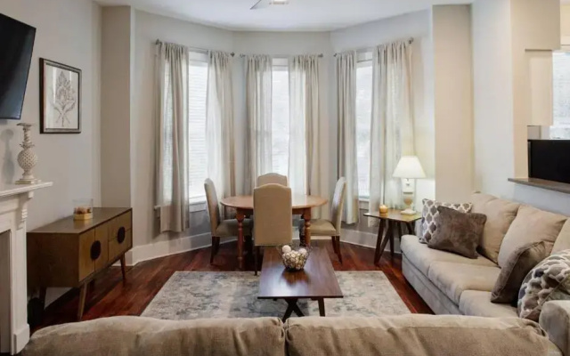 photo 3 of 414B Waldburg st · 2 Bedroom Oasis near Forsyth Park