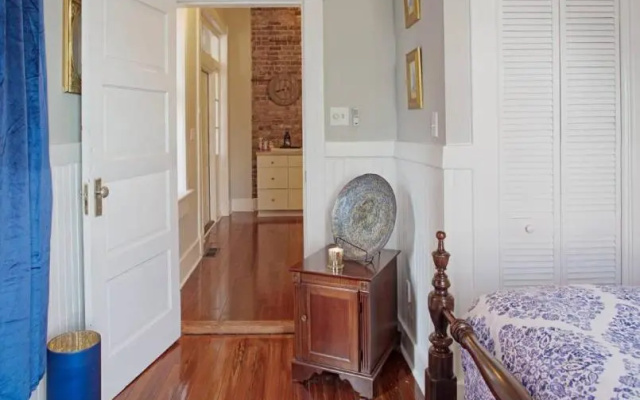 photo 5 of 416A Waldburg st · Newly Renovated 1920's Historic District Apt