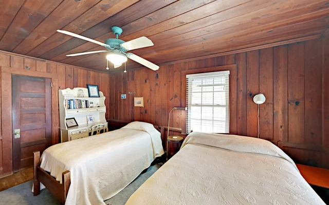 photo 4 of 4200 N Ocean Blvd Home 6 Bedrooms 3 Bathrooms Home