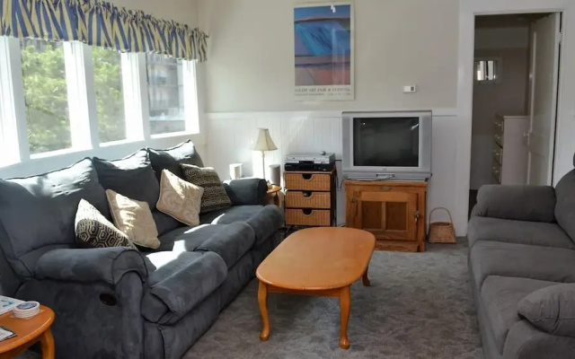 photo 3 of 421 Beach Dr