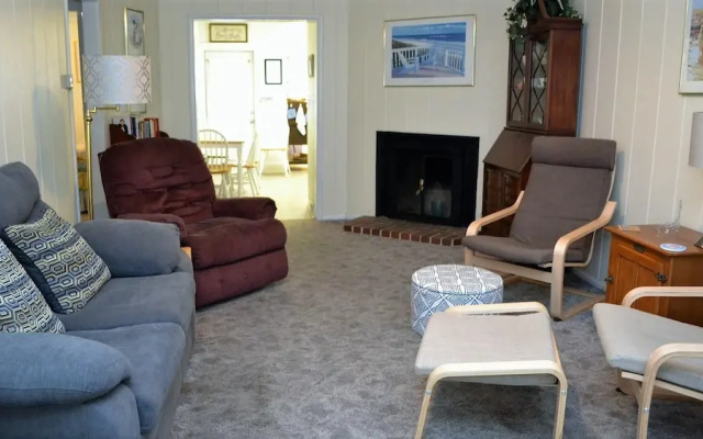 photo 3 of 425 Beach Dr