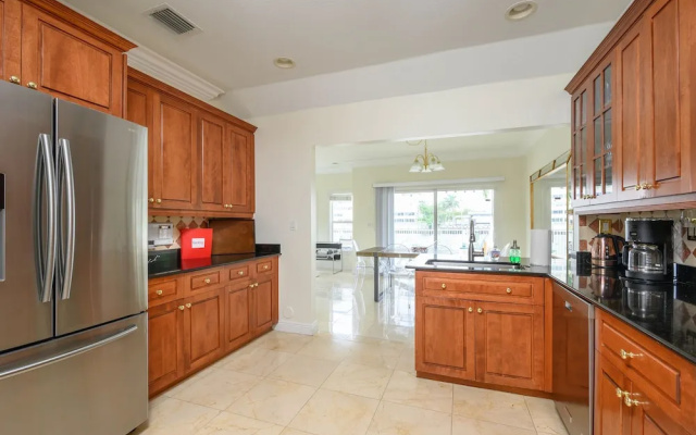 photo 4 of 4331 W Tradewinds Ave Duplex Unit A 3 Bedrooms 2.5 Bathrooms Duplex