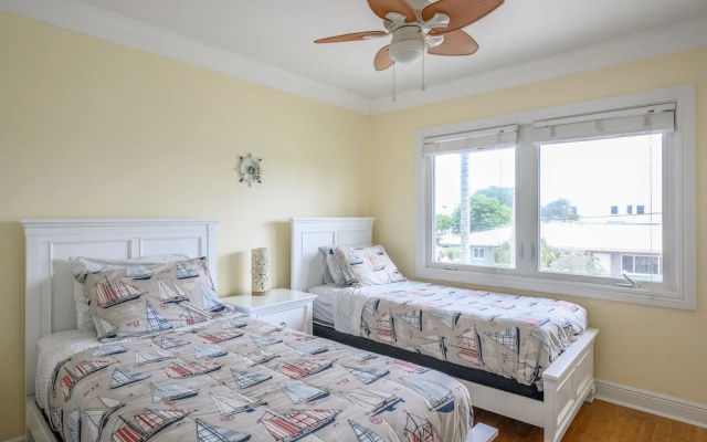 photo 5 of 4331 W Tradewinds Ave Duplex Unit A 3 Bedrooms 2.5 Bathrooms Duplex