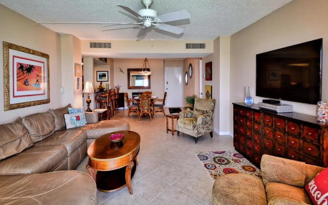 photo 2 of 440 West 607N 6th Floor 440 West Condo with Stunning Water View. 23148