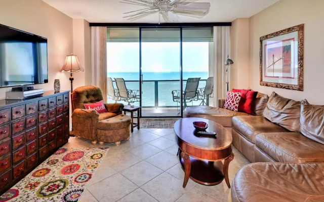 photo 3 of 440 West 607N 6th Floor 440 West Condo with Stunning Water View. 23148