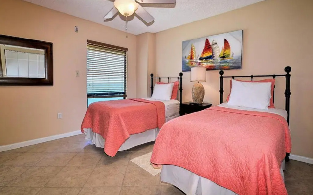 photo 5 of 440 West 607N 6th Floor 440 West Condo with Stunning Water View. 23148