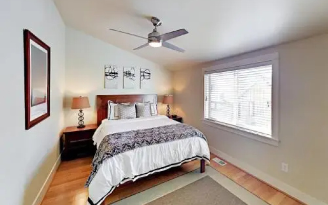 photo 4 of 4415 West Seattle Townhome - 3 Br townhouse by RedAwning