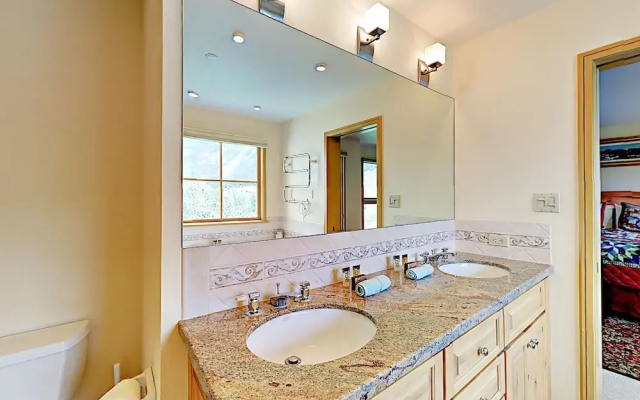 photo 3 of 450 Offerson Road Townhouse by RedAwning