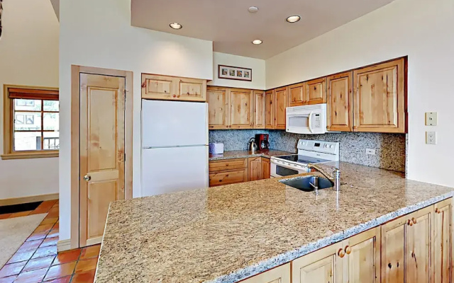 photo 5 of 450 Offerson Road Townhouse by RedAwning