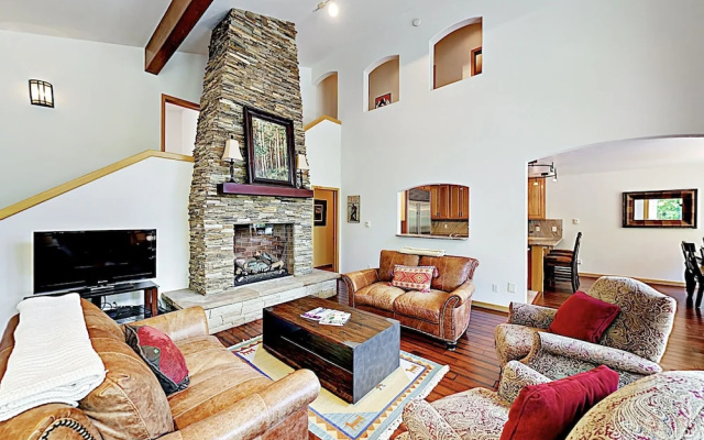 photo 2 of 4501 Vail - 5 Br Duplex
