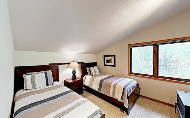 photo 5 of 4501 Vail - 5 Br Duplex
